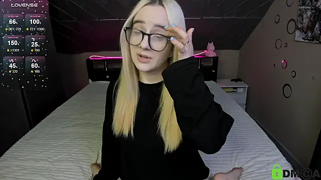 Naomi1Hinata online show from 28, 5, 2026