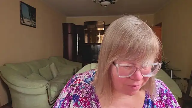 Snapshot of Emma_Eclipsee chatting on 9, 2, 2026 Emma Eclipsee online show from 9, 2, 2026