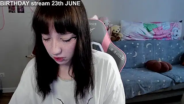 Snapshot of MollysLand chatting on 19, 6, 2026 MollysLand online show from 19, 6, 2026