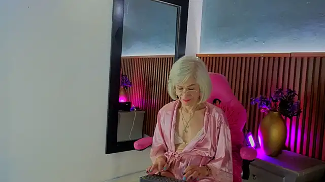 Snapshot of miss_monserrate01 chatting on 28, 5, 2026 miss monserrate01 online show from 28, 5, 2026