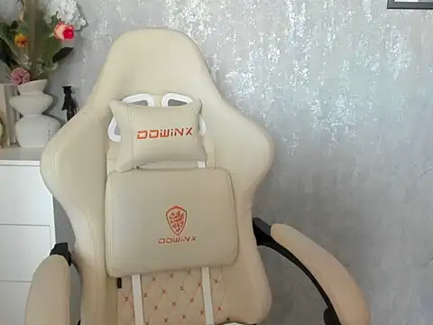 MistressMiia online show from 10, 3, 2026