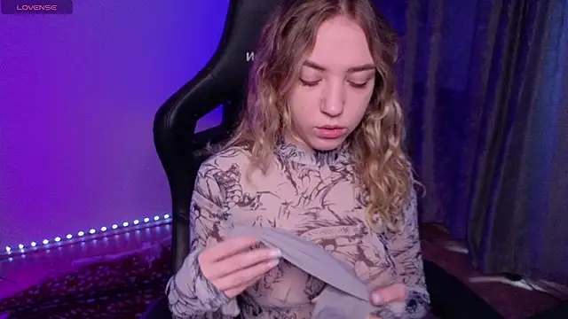 alice charm  online show from 23, 2, 2026