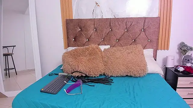 Snapshot of Candyfox2606 chatting on 8, 2, 2026 Candyfox2606 online show from 8, 2, 2026