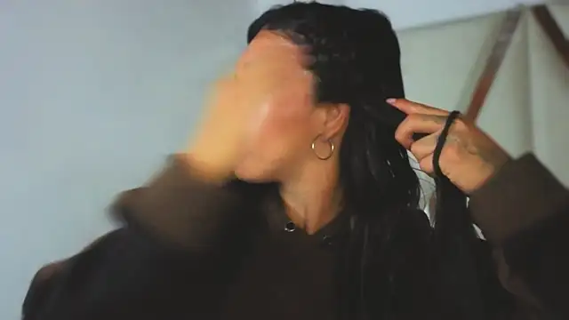 MeelFox online show from 11, 4, 2026