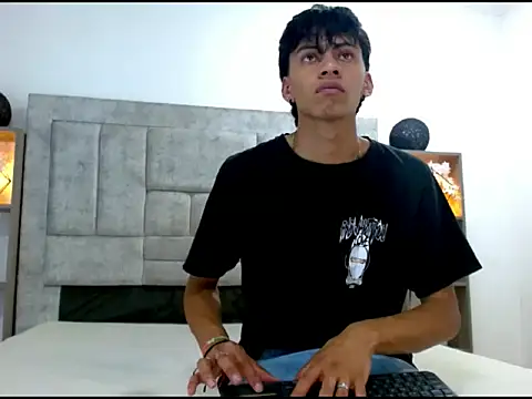 sebas twink7 online show from 10, 2, 2026