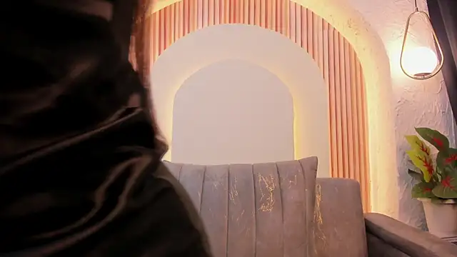 violet scott  online show from 28, 2, 2026