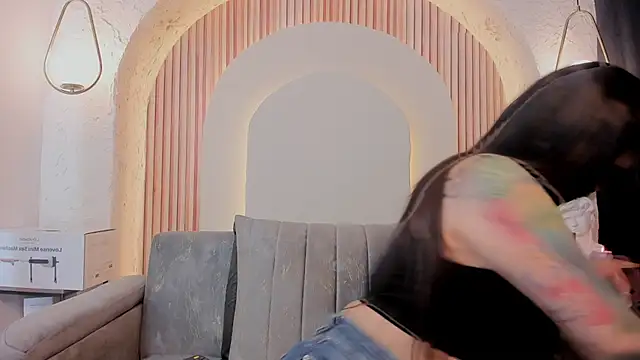 violet scott  online show from 7, 4, 2026