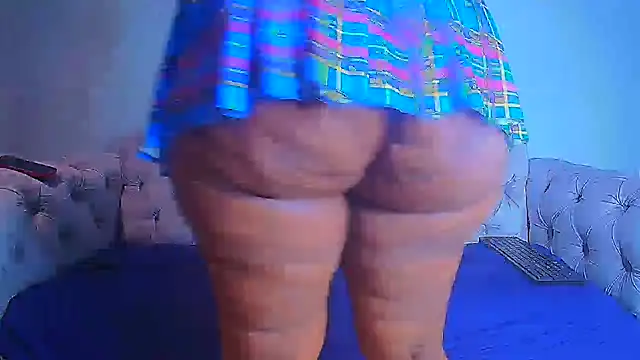 CreamyCurves online show from 31, 5, 2026