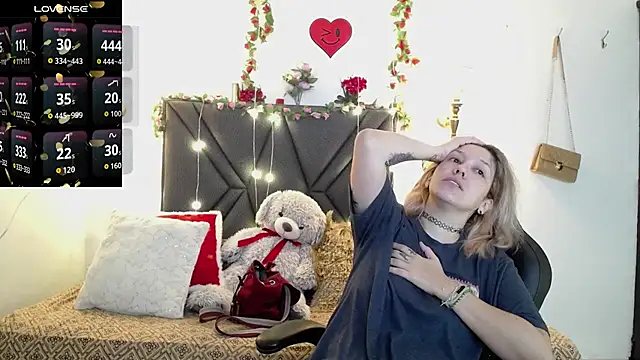 Snapshot of Sharma_Amayra chatting on 4, 6, 2026 Sharma Amayra online show from 4, 6, 2026