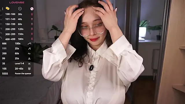 Snapshot of HannaHayles chatting on 4, 4, 2026 HannaHayles online show from 4, 4, 2026