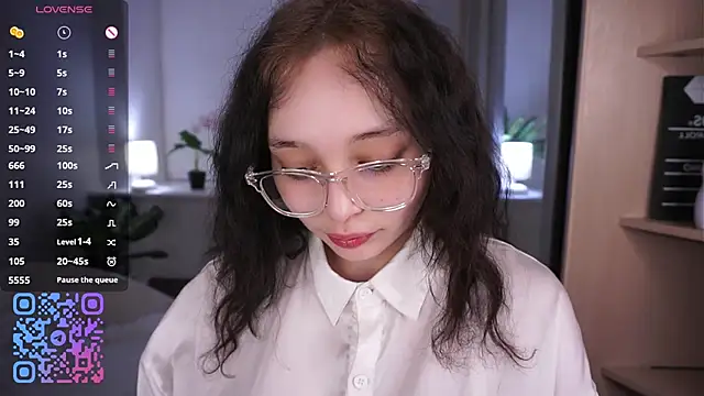 Snapshot of HannaHayles chatting on 8, 4, 2026 HannaHayles online show from 8, 4, 2026