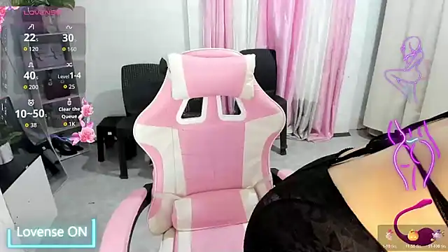 Snapshot of Ursweetyshaine chatting on 8, 5, 2026 Ursweetyshaine online show from 8, 5, 2026