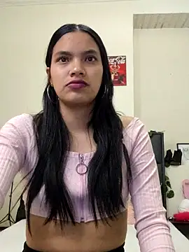 Snapshot of Julieta_Parker chatting on 5, 2, 2026 Julieta Parker online show from 5, 2, 2026