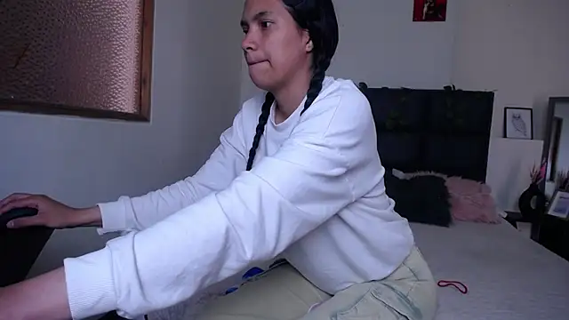 Snapshot of Julieta_Parker chatting on 17, 2, 2026 Julieta Parker online show from 17, 2, 2026