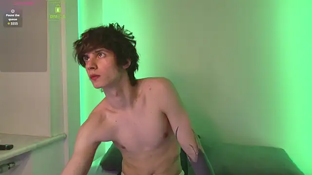 Snapshot of HoogWilder chatting on 9, 2, 2026 HoogWilder online show from 9, 2, 2026