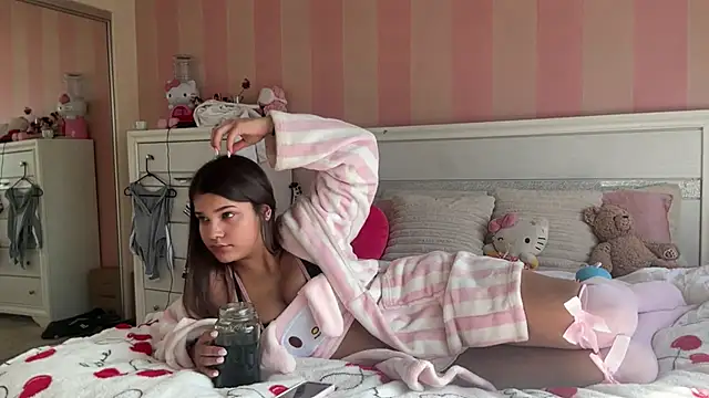 Snapshot of TheDaisyPink chatting on 6, 2, 2026 TheDaisyPink online show from 6, 2, 2026