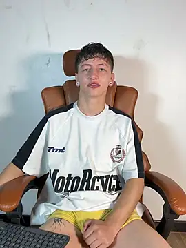 ARON LUXX online show from 4, 4, 2026