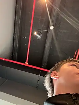 ARON LUXX online show from 15, 4, 2026