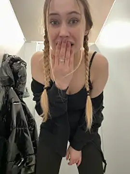 Snapshot of blonde_exe chatting on 20, 2, 2026 blonde exe online show from 20, 2, 2026