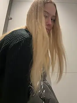 Snapshot of blonde_exe chatting on 22, 2, 2026 blonde exe online show from 22, 2, 2026