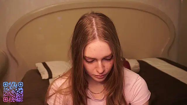 RowenaIanniello online show from 16, 2, 2026