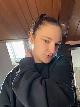 ViviLuu online show from 12, 3, 2026