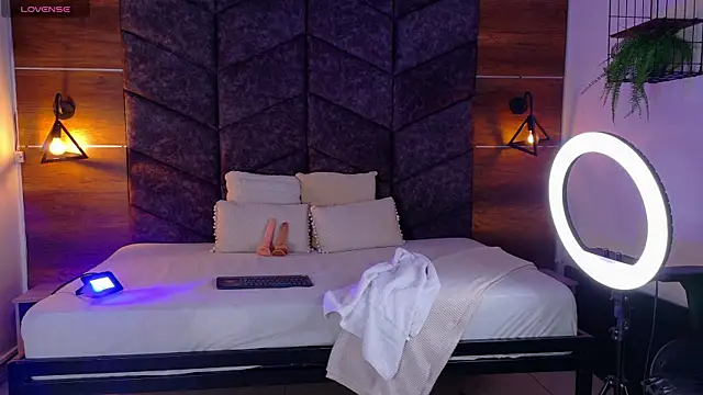 FernandaBrown   online show from 17, 4, 2026