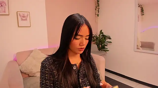 Mila jenner online show from 25, 2, 2026