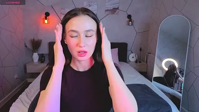  Kiki angel  online show from 15, 3, 2026