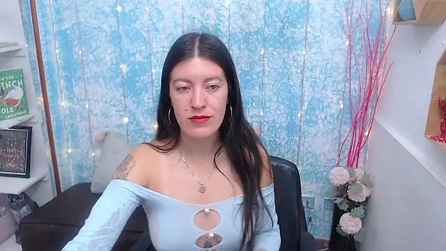 HannaOwen  online show from 6, 4, 2026