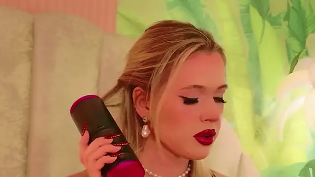 Snapshot of Beckie_White chatting on 10, 6, 2026 Beckie White online show from 10, 6, 2026