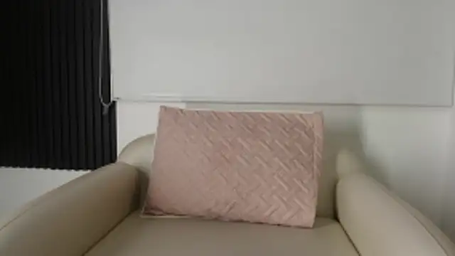 Sharlo Alvarez online show from 25, 2, 2026