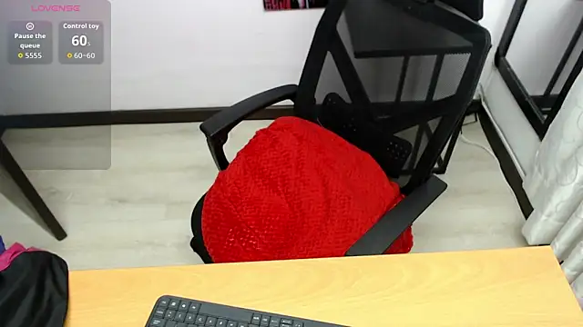 Snapshot of FRANCESCA_LOVE_ chatting on 12, 4, 2026 FRANCESCA LOVE online show from 12, 4, 2026