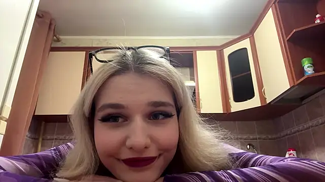 MiaBerlateen online show from 9, 2, 2026