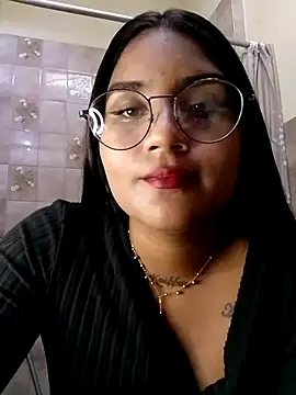 Snapshot of Zoe_Renata chatting on 5, 7, 2026 Zoe Renata online show from 5, 7, 2026