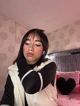 Snapshot of alahia_pink chatting on 12, 2, 2026 alahia pink online show from 12, 2, 2026