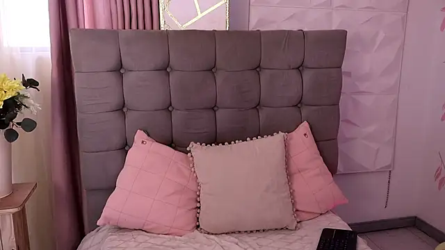 Snapshot of EmmaClark__ chatting on 9, 2, 2026 EmmaClark online show from 9, 2, 2026