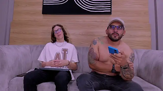 Snapshot of close_friends chatting on 14, 3, 2026 close friends online show from 14, 3, 2026