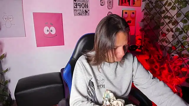 Juli W online show from 12, 3, 2026