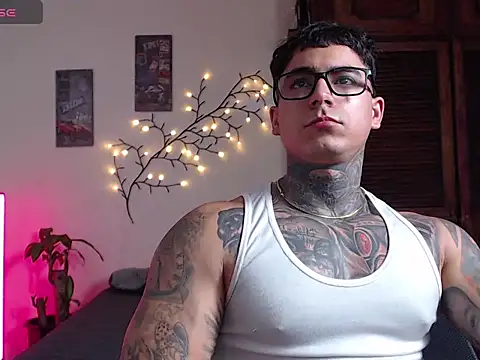 maxstrom111 online show from 10, 3, 2026