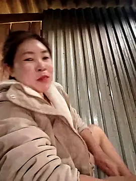 Yiyoongg online show from 4, 3, 2026