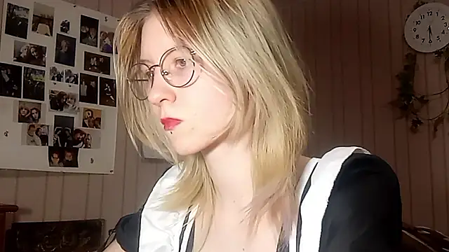 Snapshot of RunawayBr1de chatting on 14, 2, 2026 RunawayBr1de online show from 14, 2, 2026