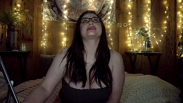 Snapshot of VelvetBrunetteXo chatting on 26, 4, 2026 VelvetBrunetteXo online show from 26, 4, 2026