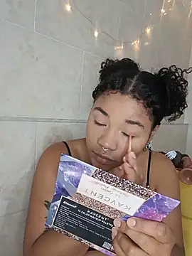 BrianaSweetxxx online show from 28, 5, 2026