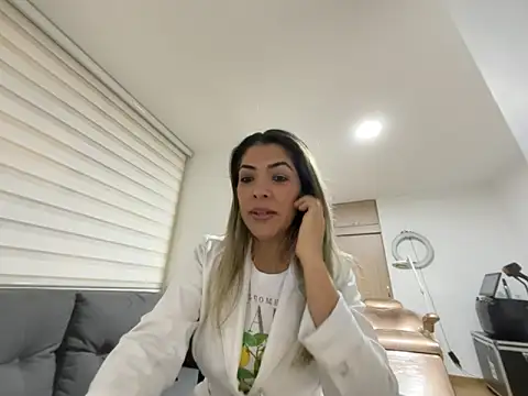 Snapshot of Encantadora_Eva chatting on 17, 2, 2026 Encantadora Eva online show from 17, 2, 2026