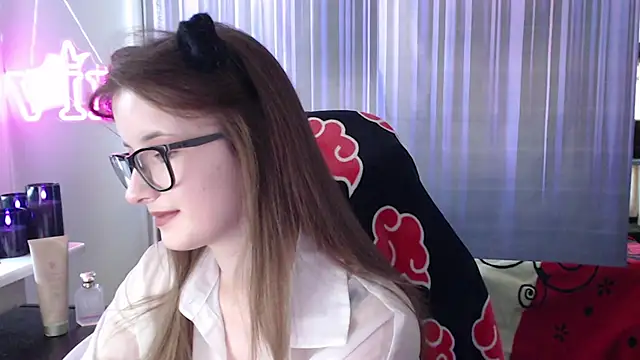 Snapshot of LunaXcherry chatting on 25, 6, 2026 LunaXcherry online show from 25, 6, 2026