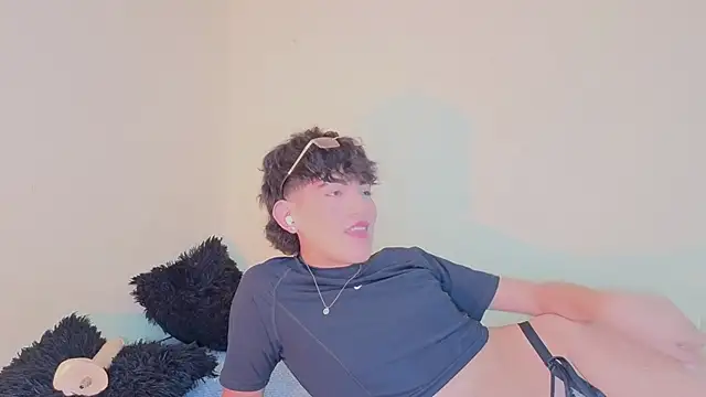 Snapshot of max_femboy chatting on 14, 7, 2026 max femboy online show from 14, 7, 2026