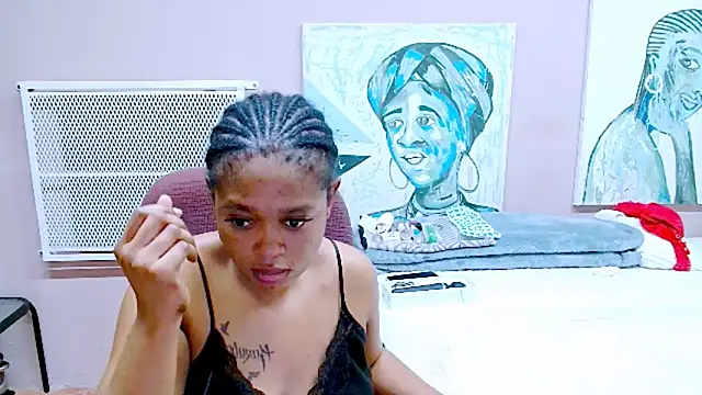 Snapshot of TyraHotxxx chatting on 15, 5, 2026 TyraHotxxx online show from 15, 5, 2026