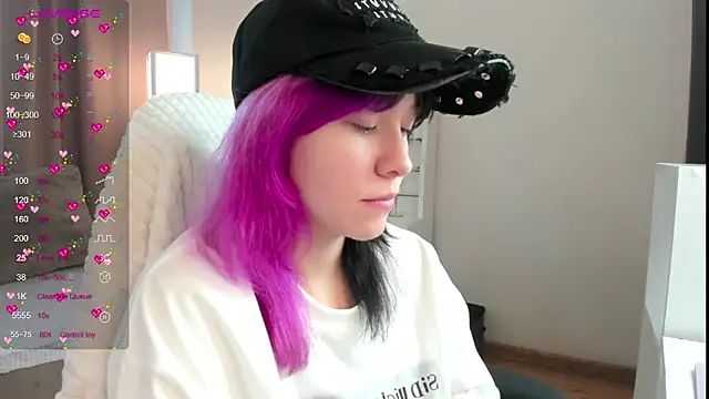 EmilyTrase online show from 30, 6, 2026