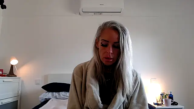 Sophie-Logan-Ink online show from 20, 4, 2026